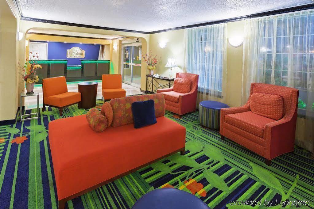 La Quinta Inn & Suites 털사 외부 사진