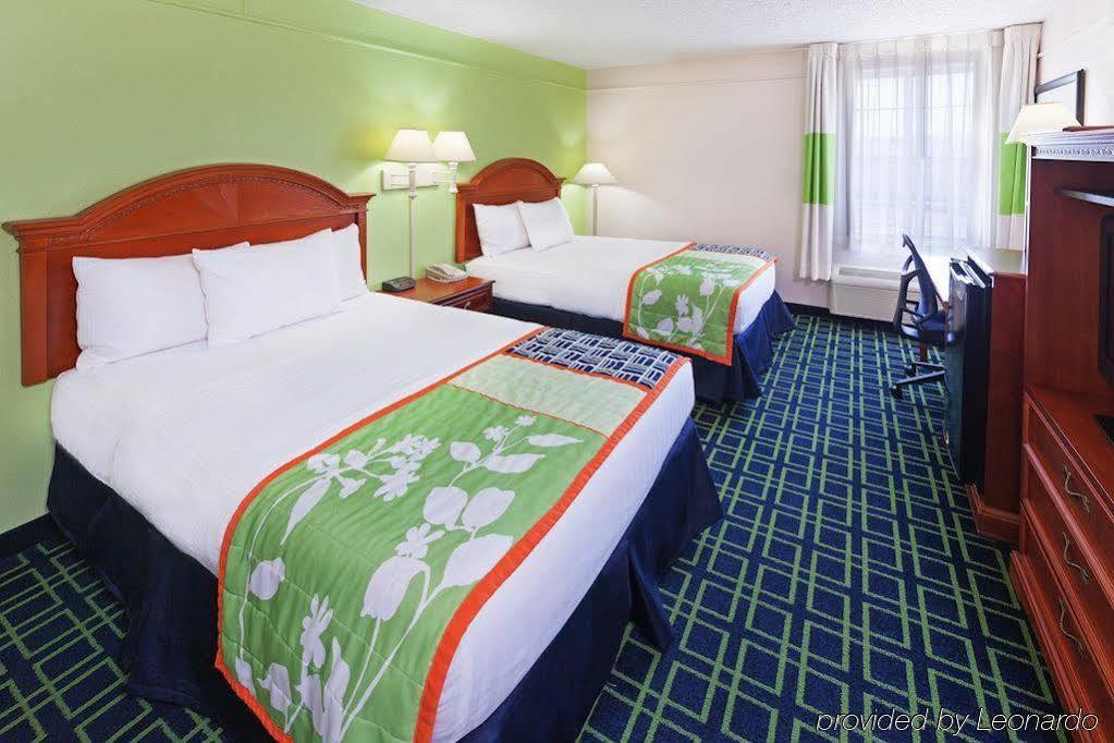 La Quinta Inn & Suites 털사 외부 사진