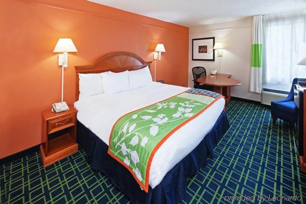 La Quinta Inn & Suites 털사 외부 사진