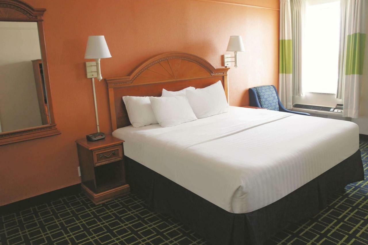 La Quinta Inn & Suites 털사 외부 사진
