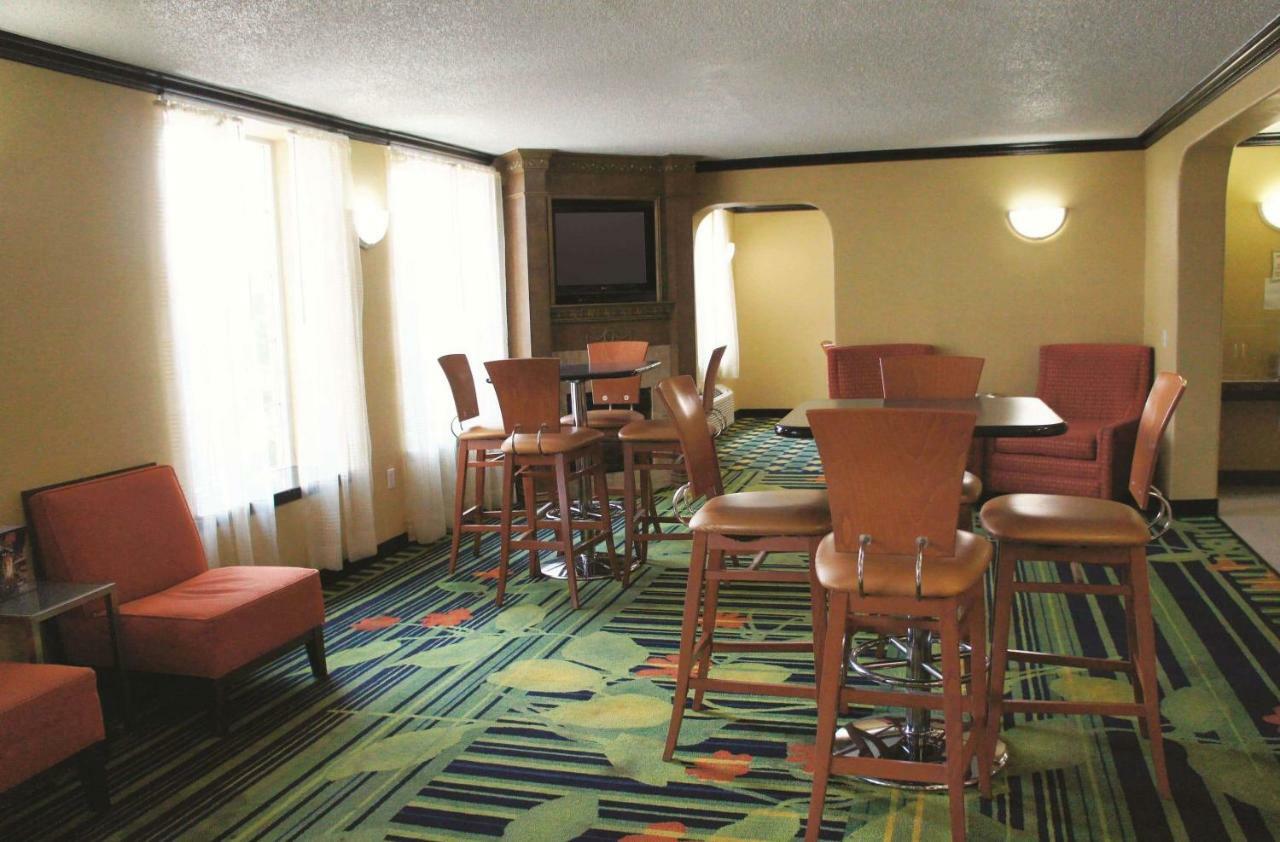 La Quinta Inn & Suites 털사 외부 사진