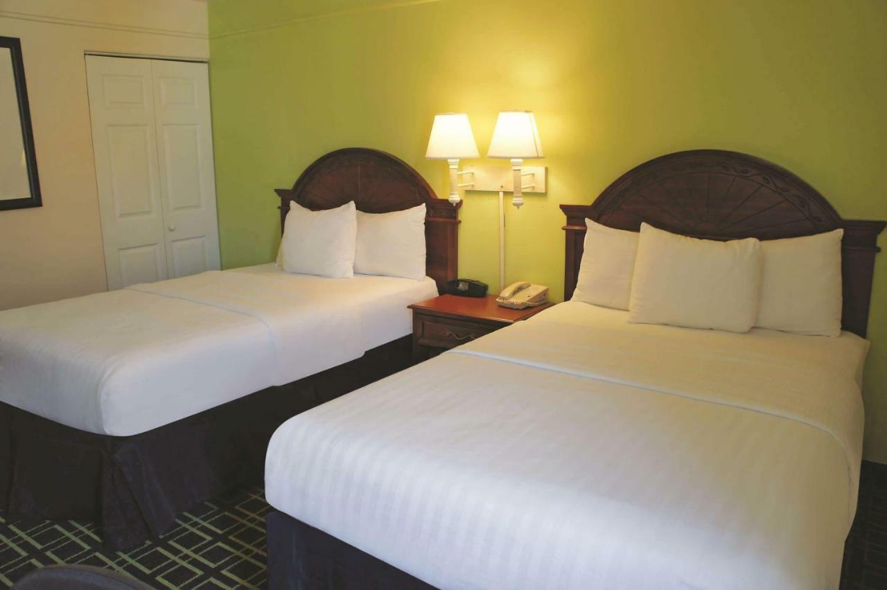 La Quinta Inn & Suites 털사 외부 사진