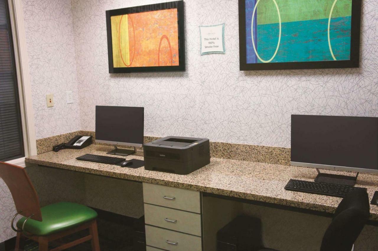 La Quinta Inn & Suites 털사 외부 사진