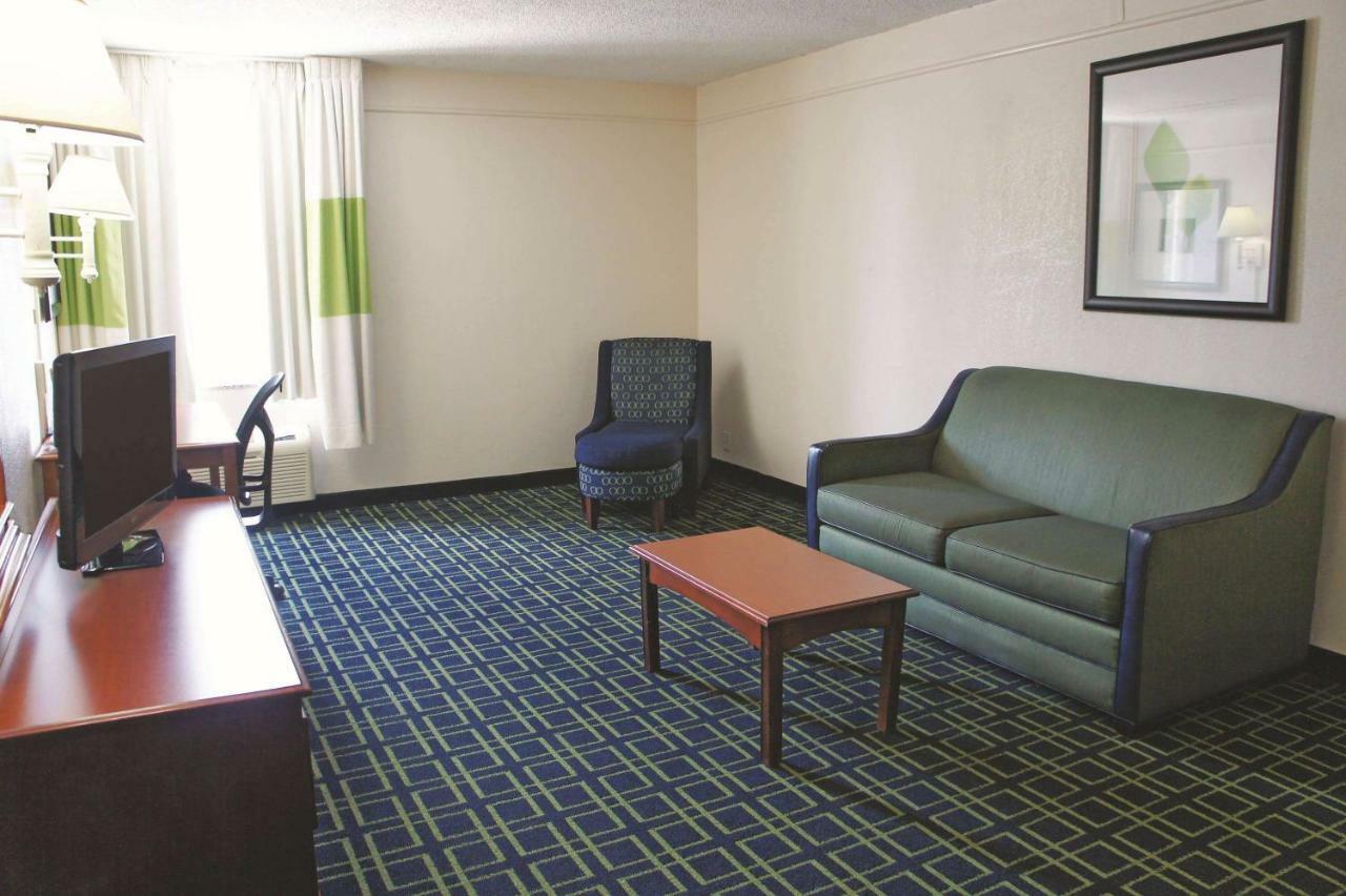 La Quinta Inn & Suites 털사 외부 사진