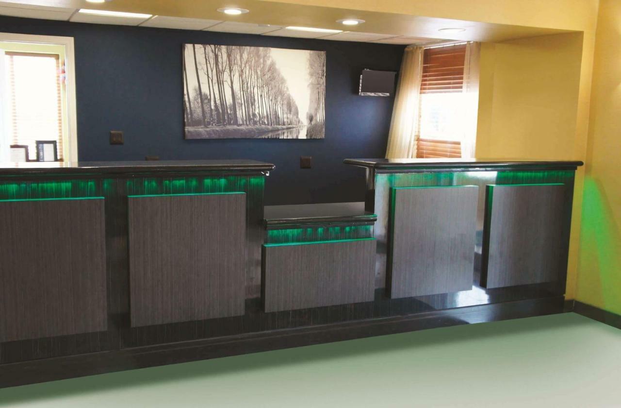 La Quinta Inn & Suites 털사 외부 사진