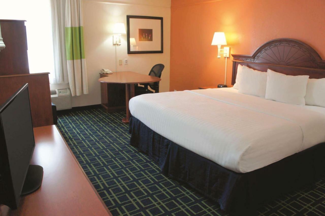 La Quinta Inn & Suites 털사 외부 사진