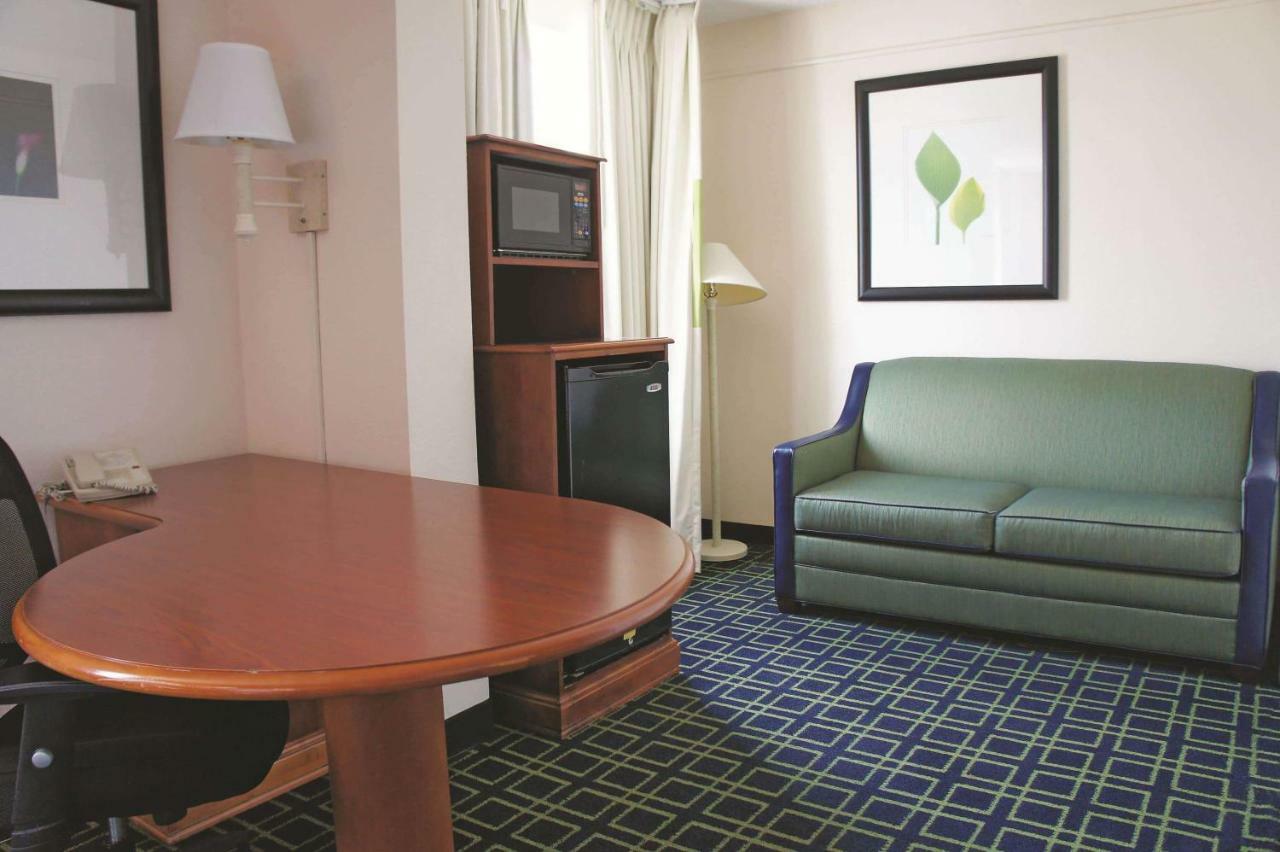 La Quinta Inn & Suites 털사 외부 사진